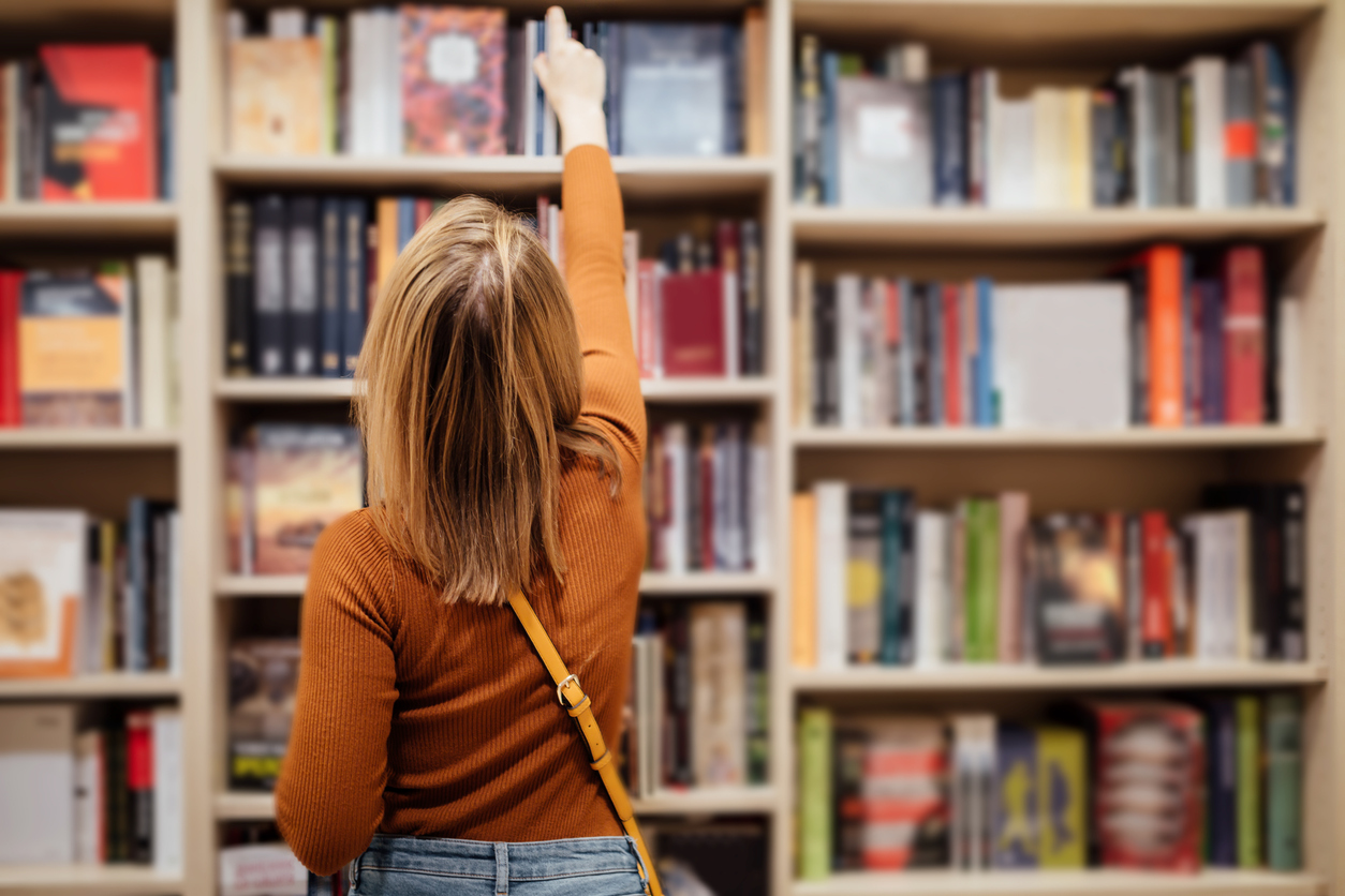 Роскомнадзор предложил книжному союзу исключить из продажи книги с пропагандой ЛГБТ