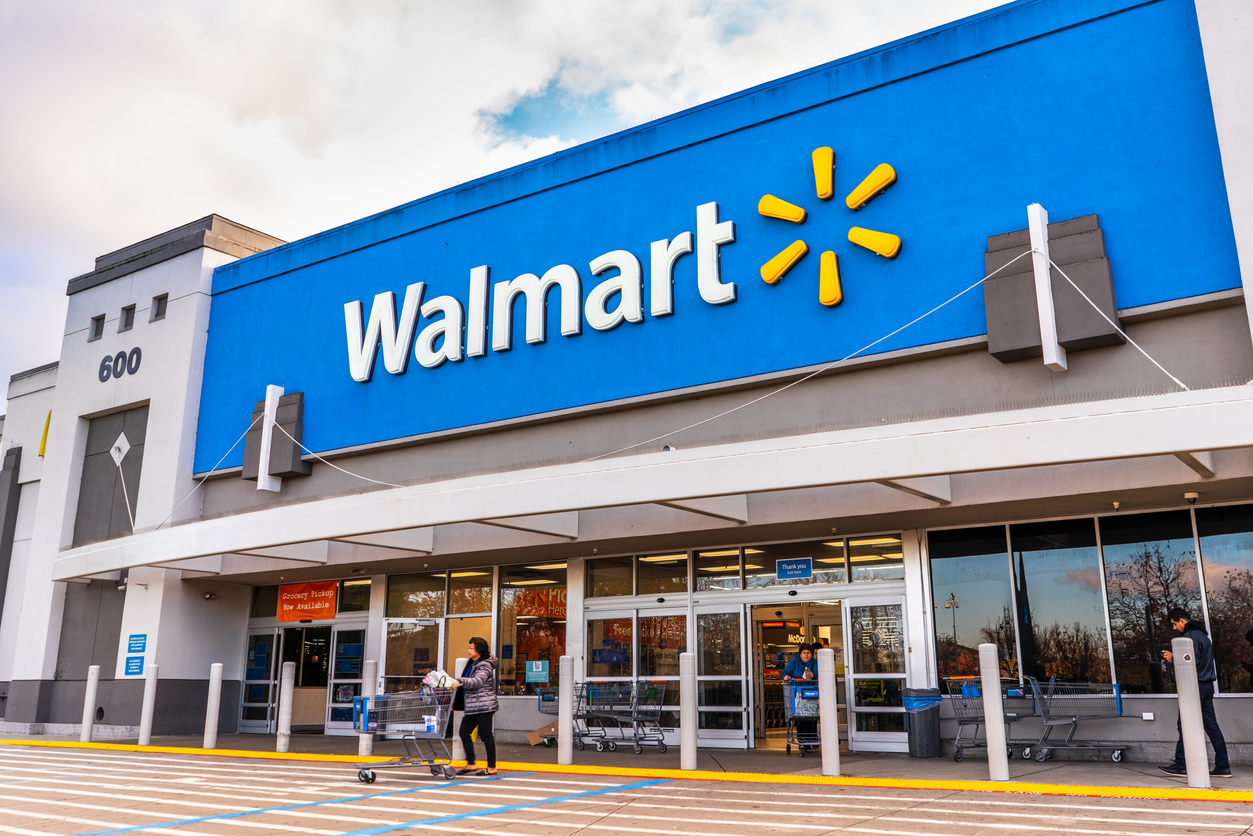 Крупнейший работодатель США Walmart начал увольнять сотрудников
