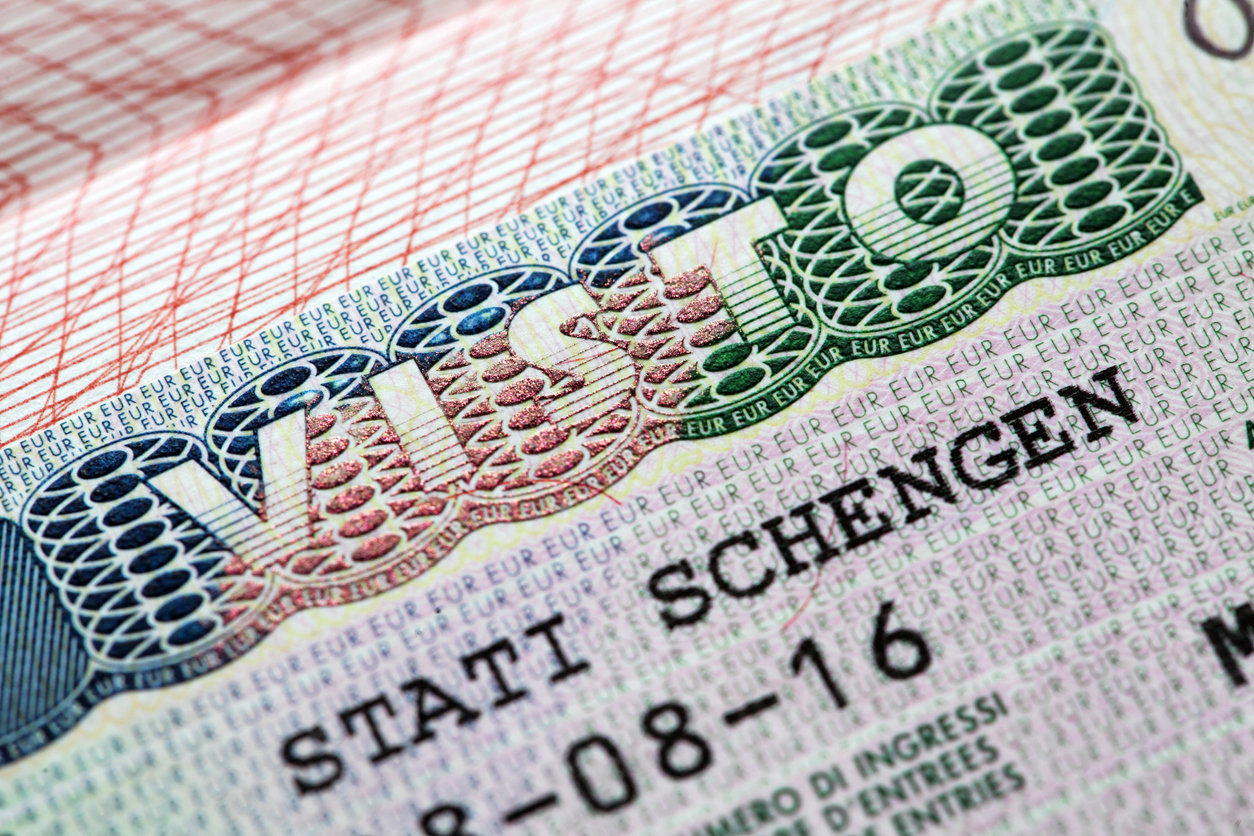 Число желающих получить шенгенскую визу россиян выросло на 40% за две недели