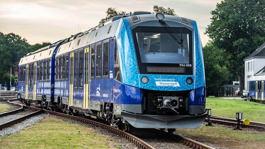 В Германии впервые в мире запустили водородные поезда          