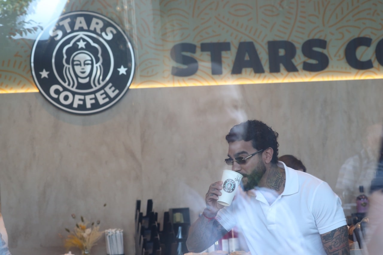 На Арбате открылась первая кофейня Тимати и Пинского, выкупивших активы Starbucks