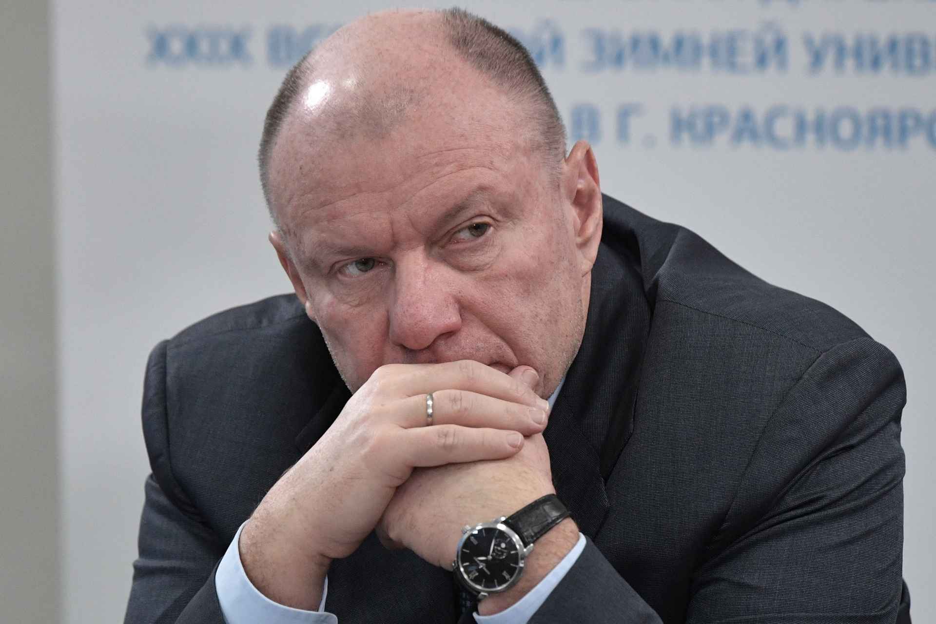 Владимир Потанин передаст до 50% акций Росбанка на благотворительность          