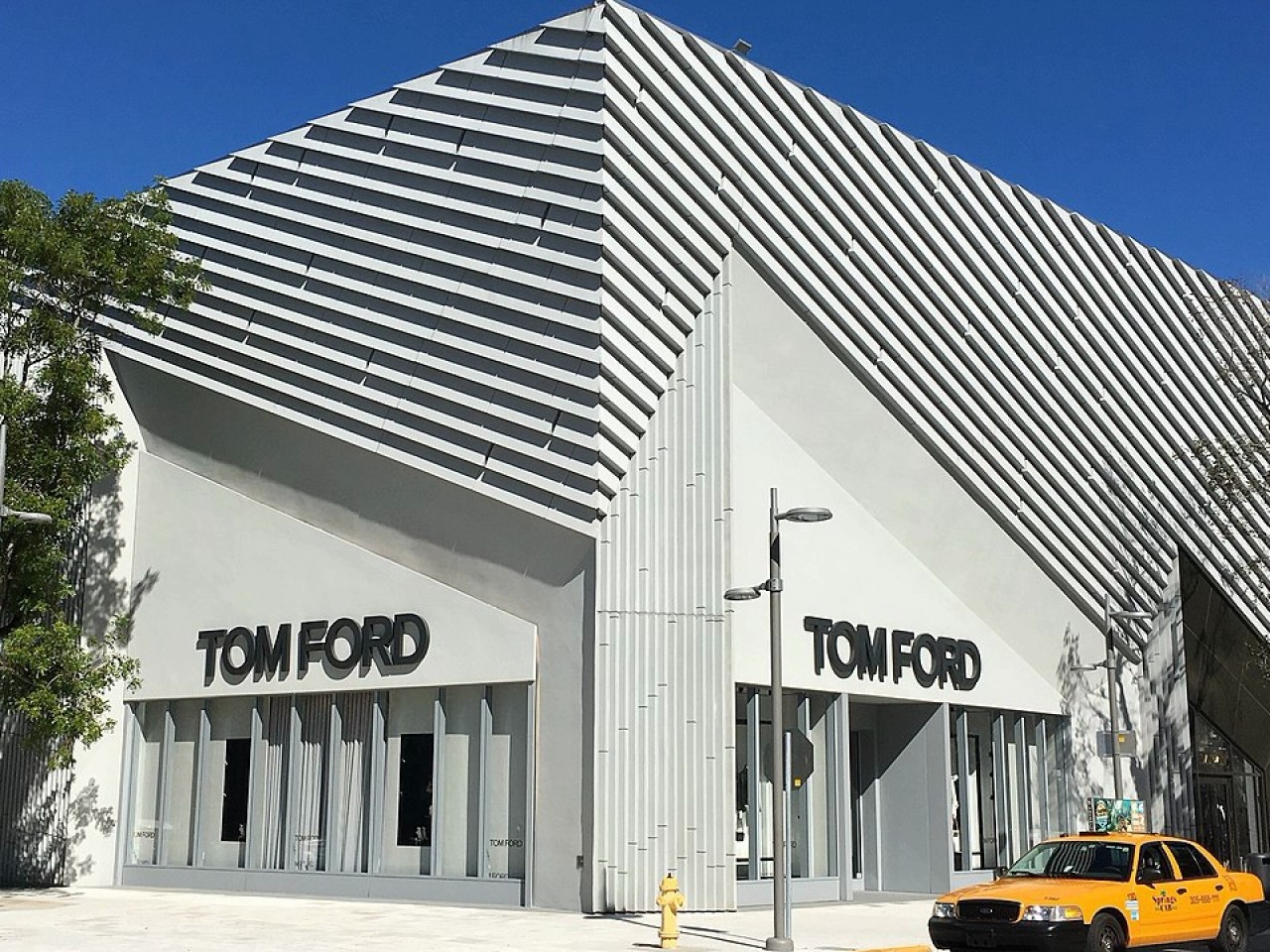 Estée Lauder сообщила о покупке модного дома Tom Ford почти за $3 млрд