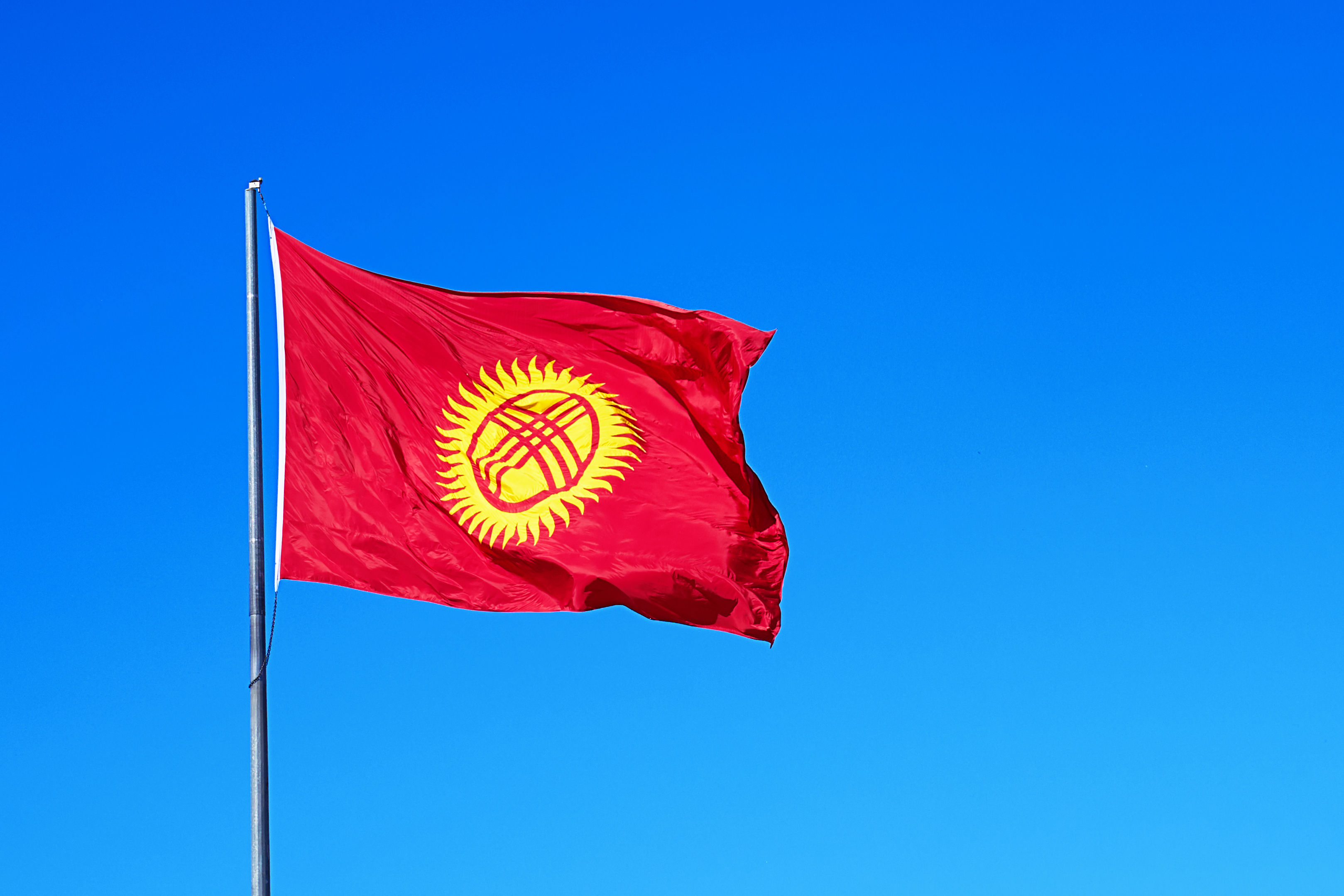 Киргизские банки «Бай Тушум» и «Оптима-банк» приостановили обслуживание карт «Мир»          