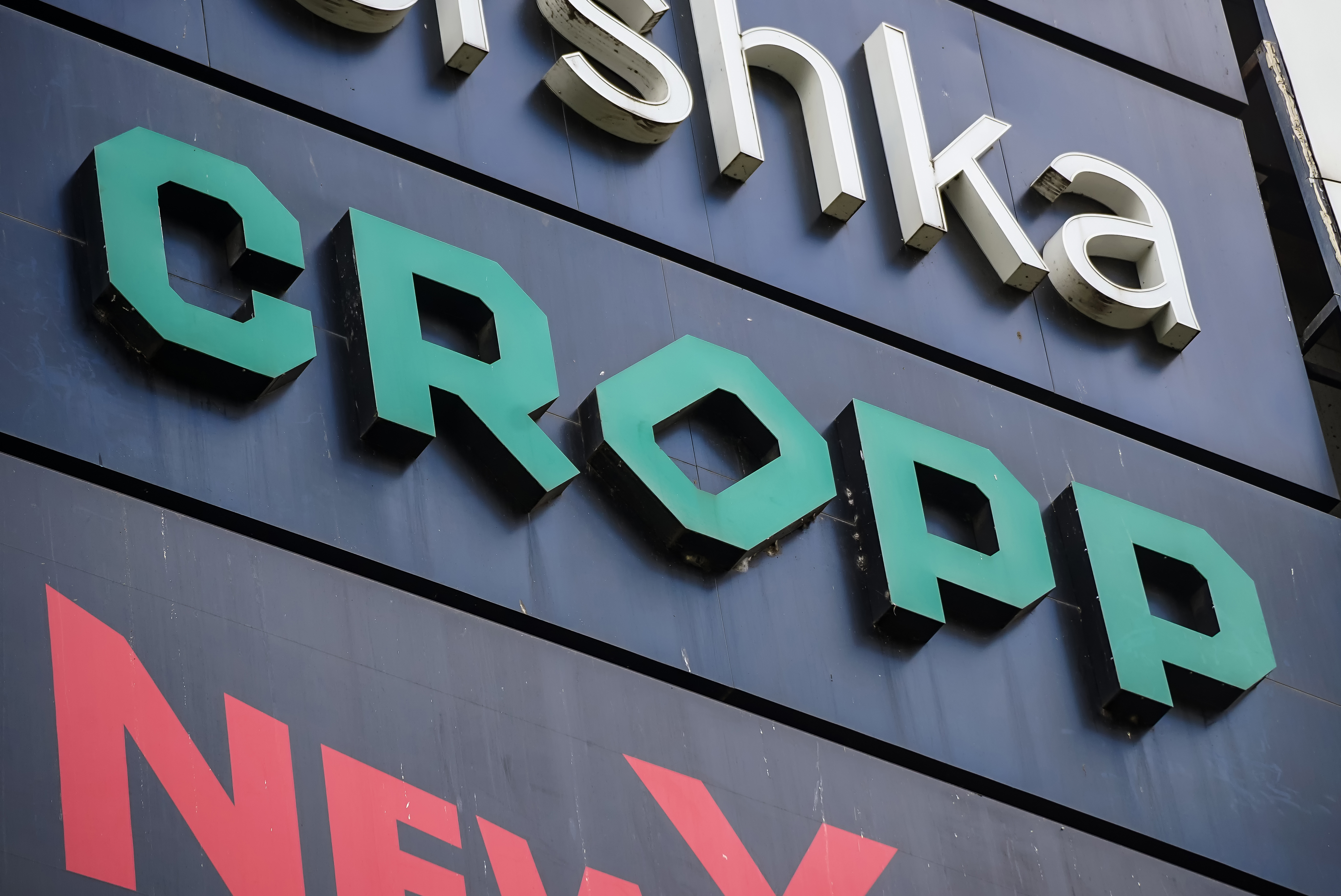 Владелец Reserved и Cropp закроет 50 торговых точек в России