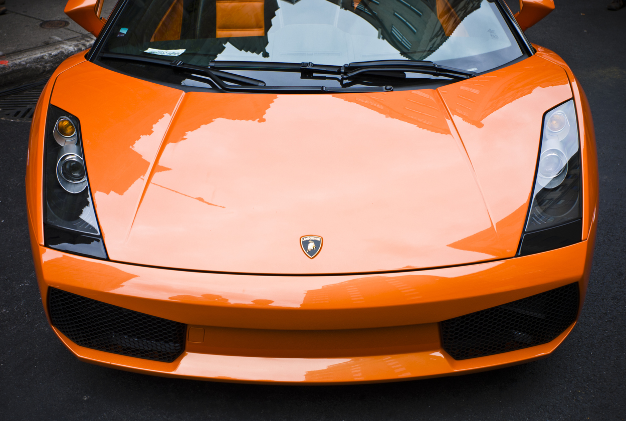 Официальный дилер Lamborghini в России открыл шоурум с параллельно импортированными автомобилями