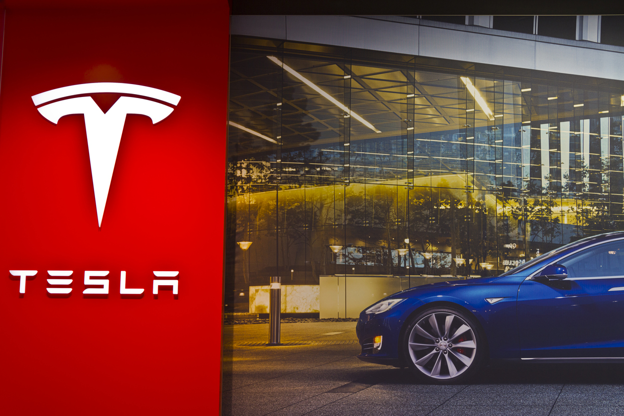 Tesla отзовет более 80 тыс. автомобилей из Китая из-за проблем с ПО и ремнями безопасности
