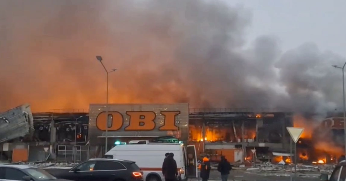 В Химках полностью сгорел гипермаркет OBI