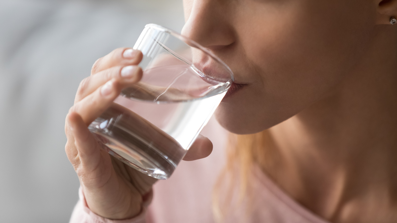 Правда ли нужно выпивать два литра воды в день Ученые из Японии и США развенчали популярный миф