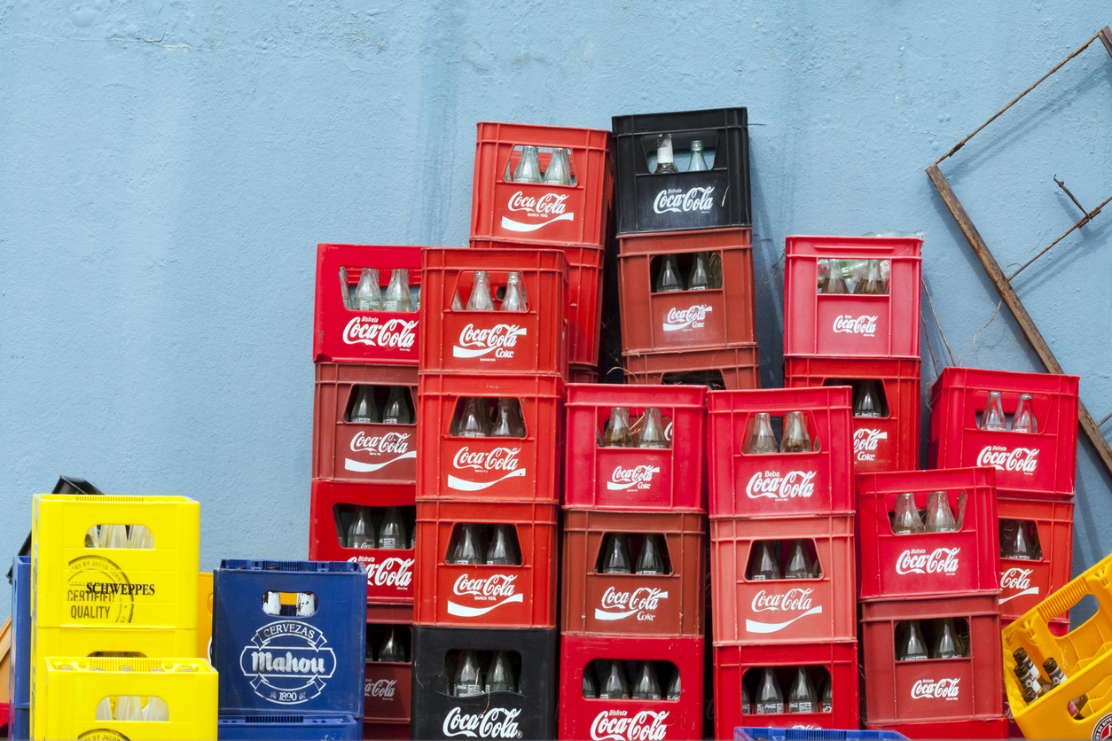 Роспотребнадзор проверит похожую на оригинальную Coca-Cola в московских магазинах          