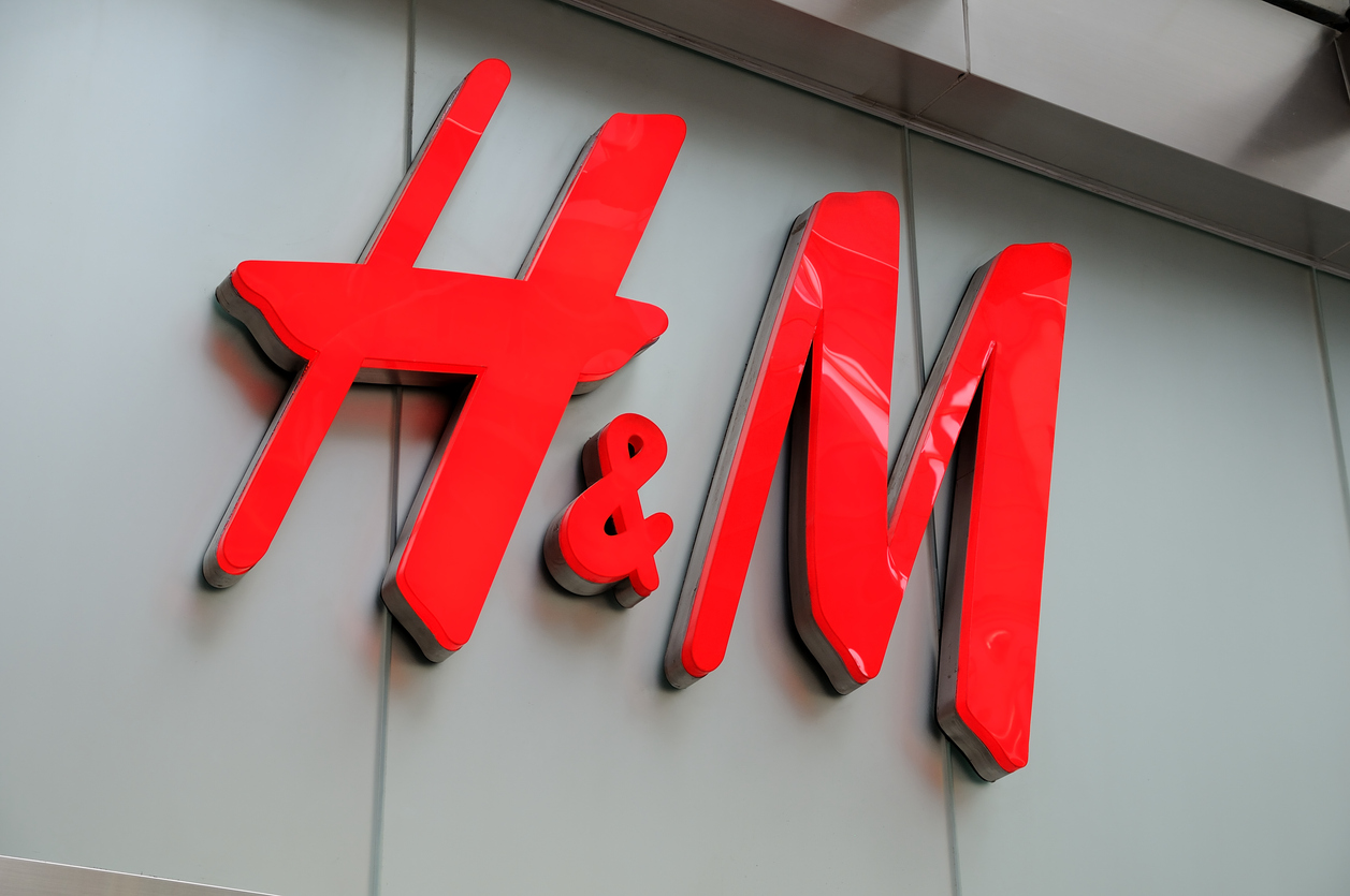 H&M задолжала российским торговым центрам 1 млрд руб.          