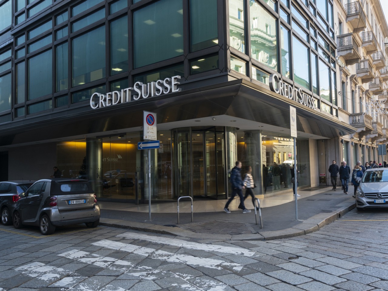 Швейцарский банк Credit Suisse уволит более 10% инвестиционных банкиров в Европе в 2023 году