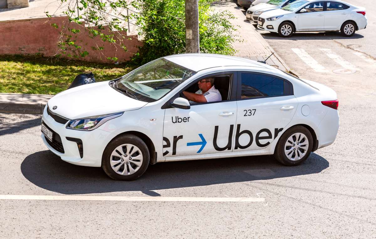Нью-Йорк потребовал от Uber и Lyft полностью перейти на электрокары к 2030 году          