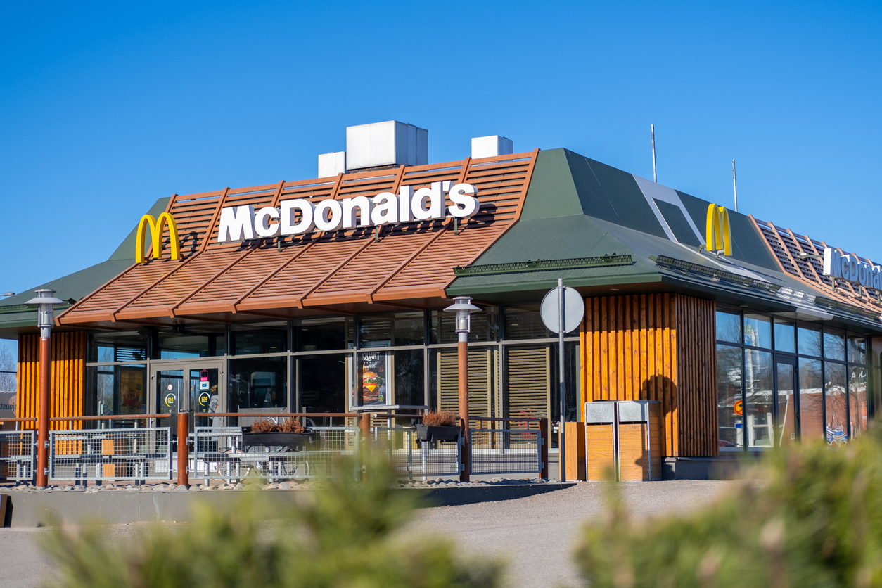Бывшие рестораны McDonalds в Казахстане возобновили работу без названия