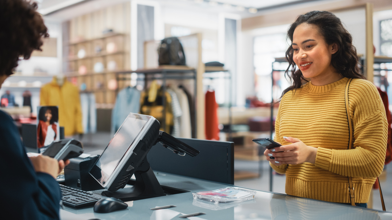 Крупные банки выпустят платежные стикеры с NFC-чипом взамен Apple Pay