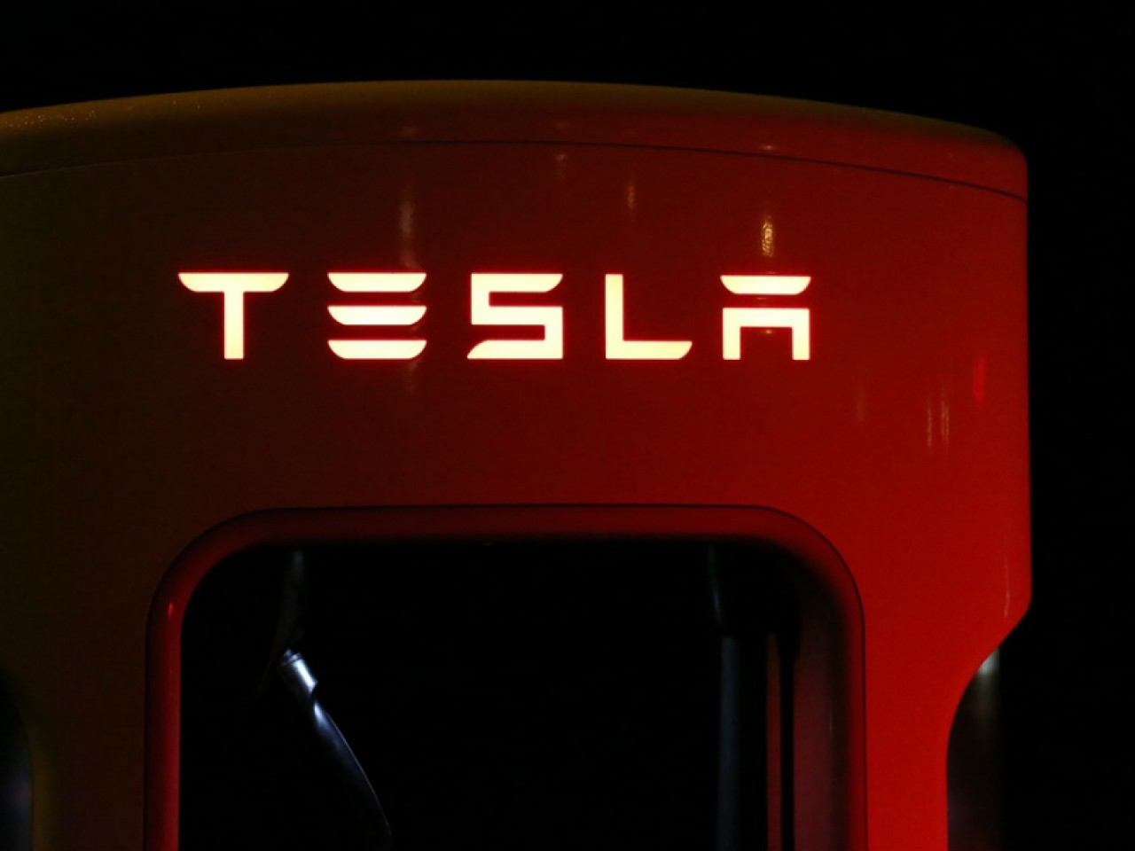 Tesla отзовет 363 тыс. электрокаров из-за проблем с софтом для беспилотного режима