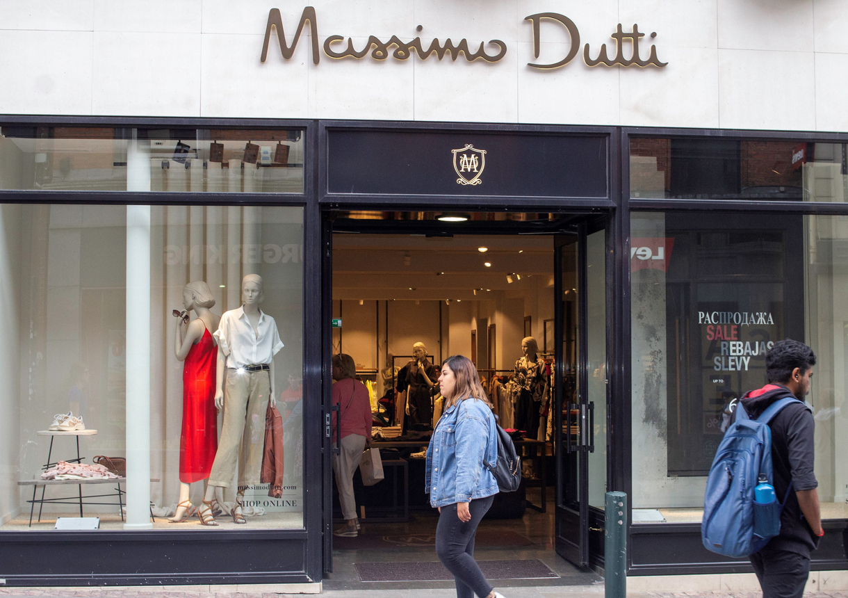 Закрытие магазина Massimo Dutti в центре Москвы обошлось ритейлеру в 140 млн руб.          