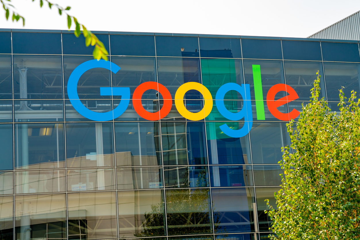 Google внедрит функции искусственного интеллекта в свои пользовательские продукты вслед за Microsoft