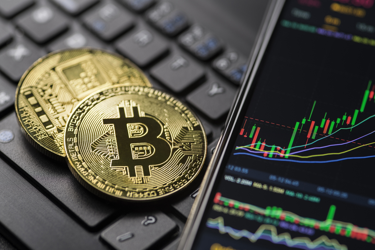 Цена биткоина превысила уровень $27 000 впервые с июня