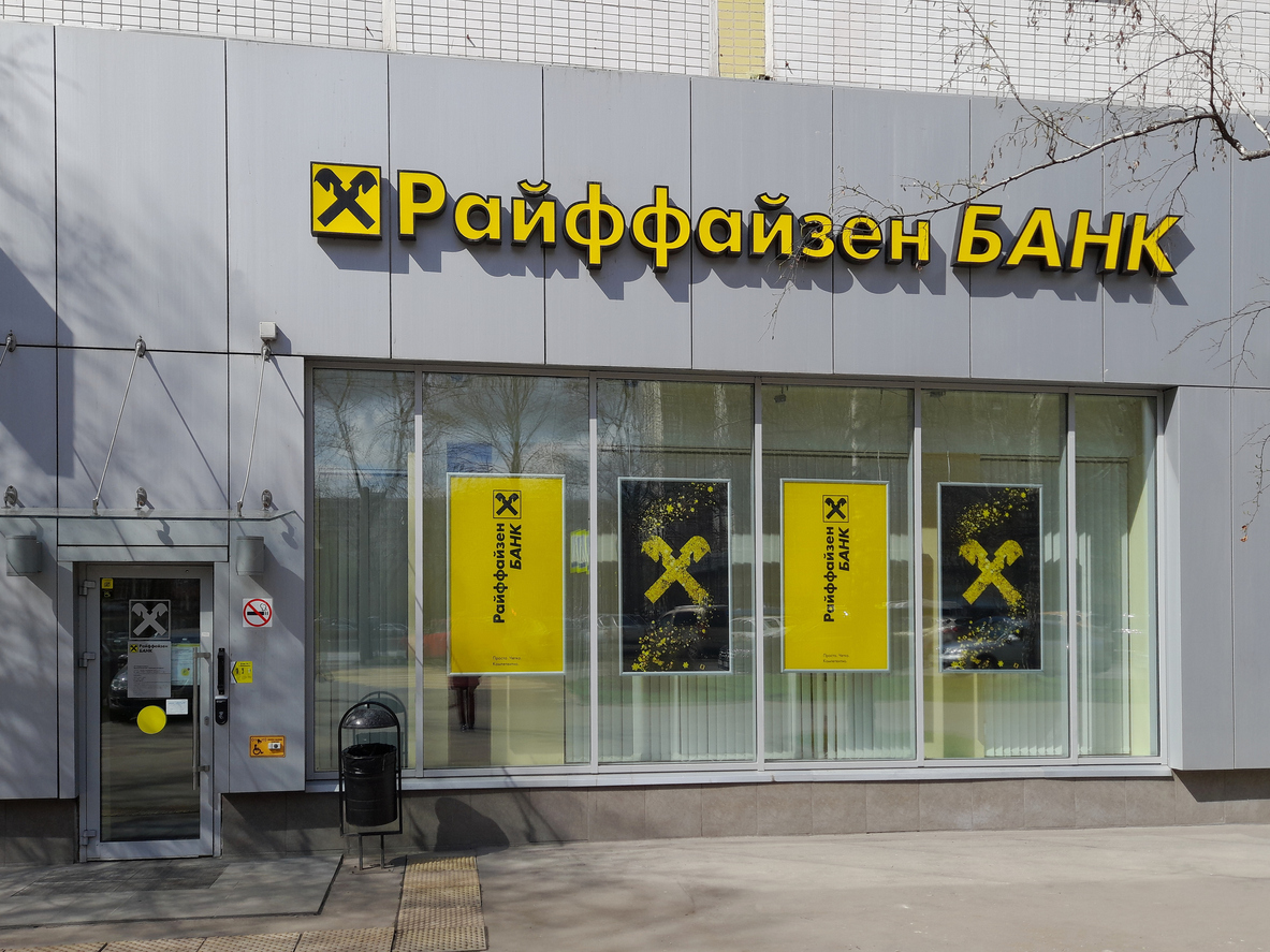 Raiffeisen Bank решил продать или выделить из группы российский бизнес