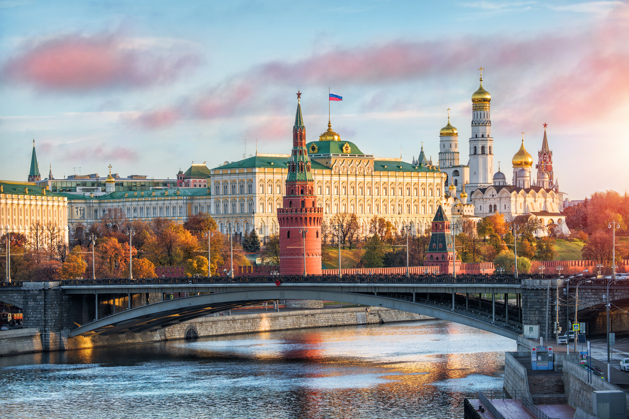 Financial Times: около 2 тыс. иностранных компаний ждут разрешения Минфина уйти из России          