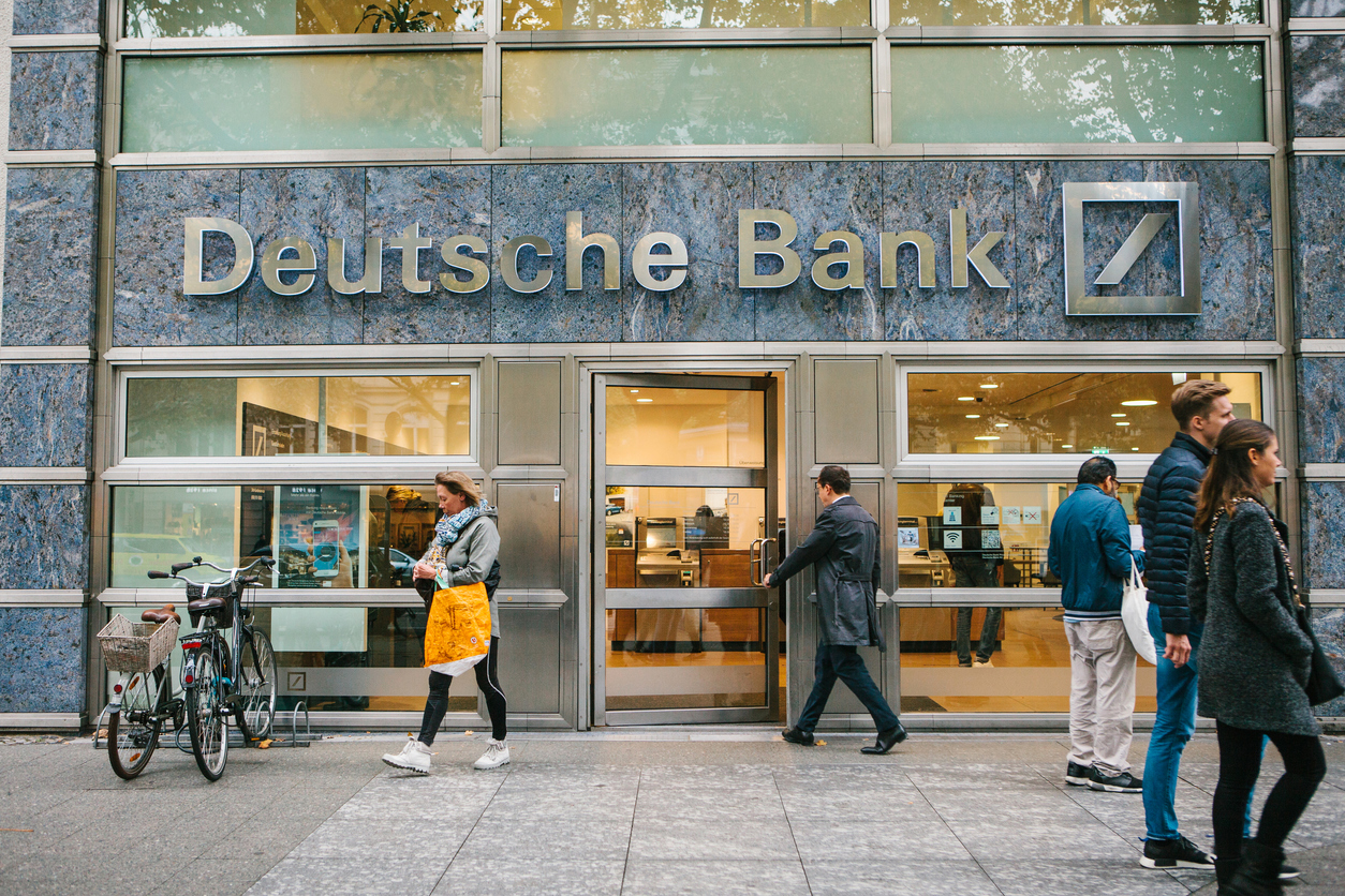 Инвесторы начали распродавать акции Deutsche Bank