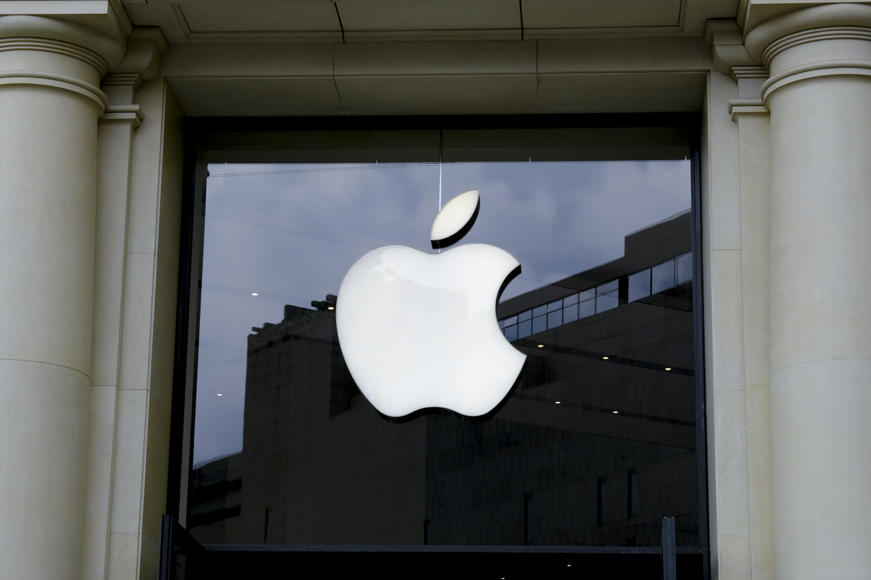 Минцифры разработало законопроект об установке на iPhone сторонних приложений