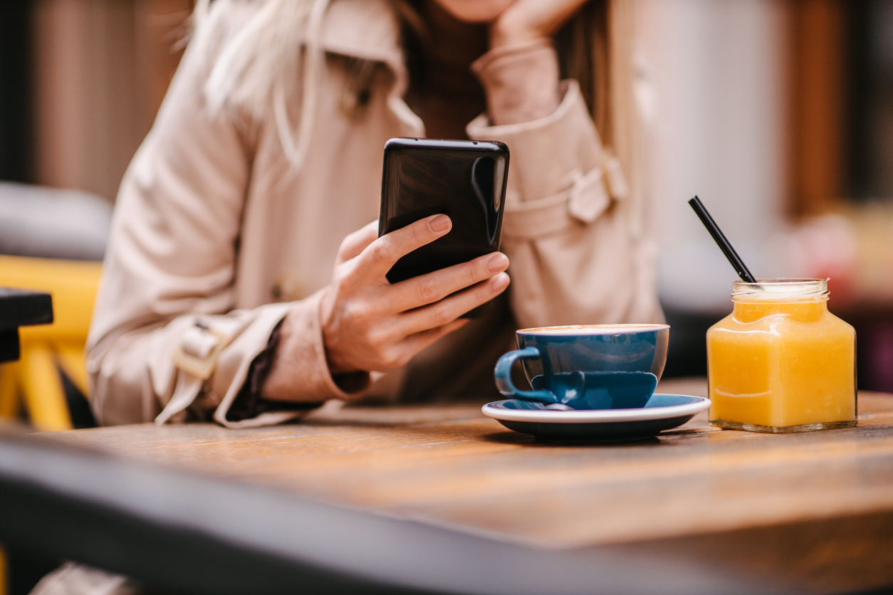Tinder начнет верифицировать пользователей с помощью искусственного интеллекта