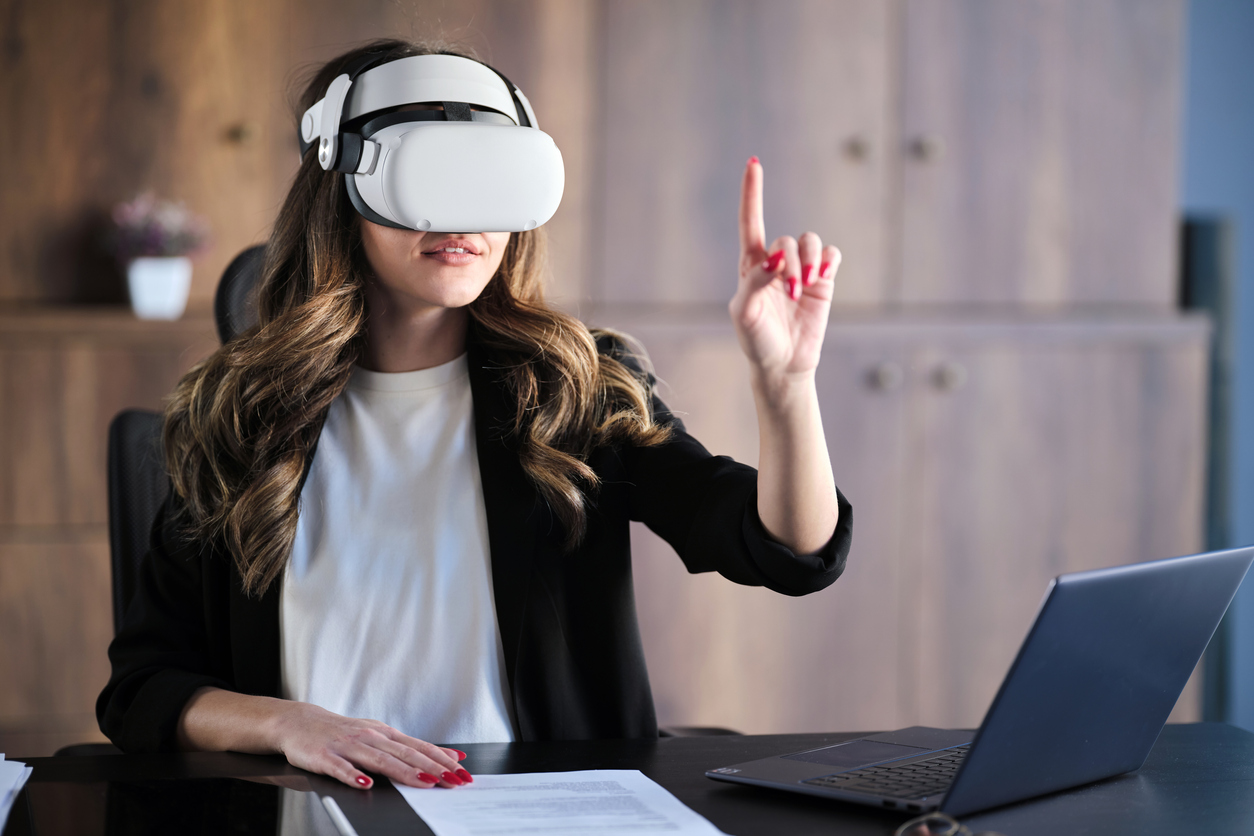 СМИ: зарплата разработчиков VR для Meta* могла составлять около $1 млн