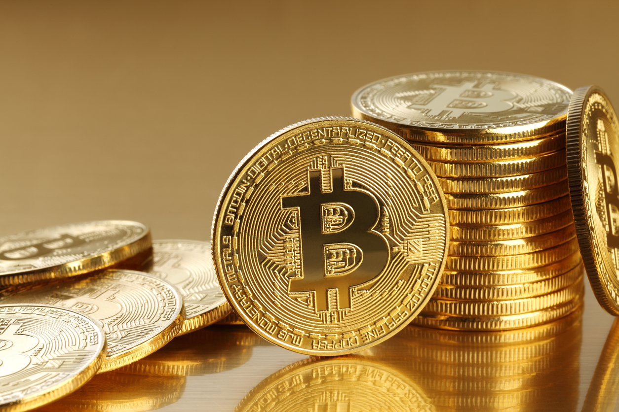 Цена биткоина упала к $27 000. Ethereum подешевела до $1850