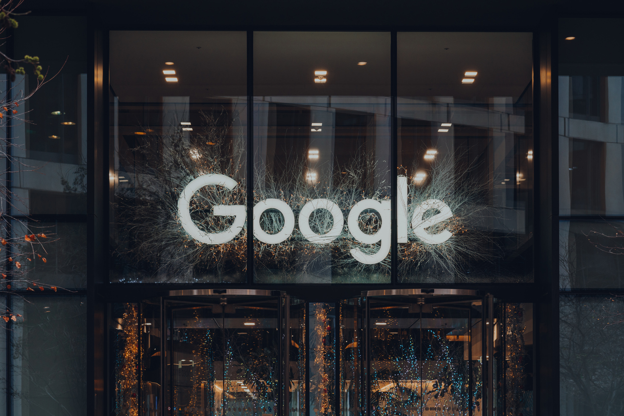 Google начнет тестировать рекламу внутри чат-бота