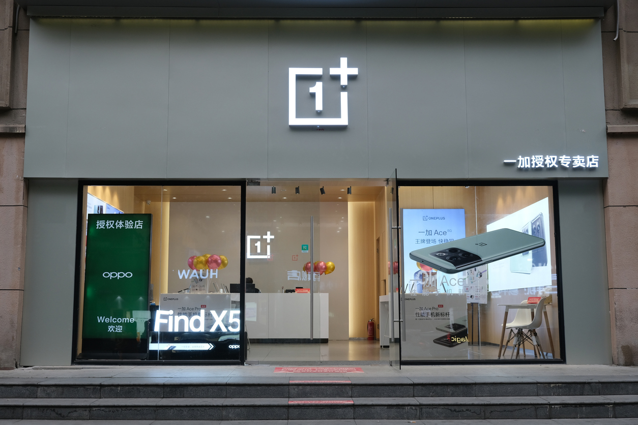 Смартфоны и аксессуары OnePlus официально поступят в продажу в России