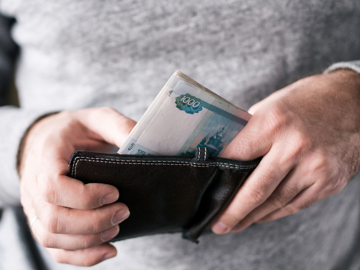 Опрос: доля довольных своей зарплатой россиян превысила 50%