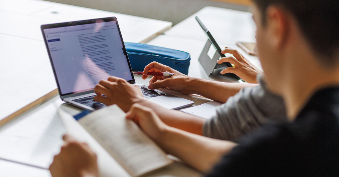 Как вырастить миллион айтишников: программы от государства для школьников, студентов и взрослых