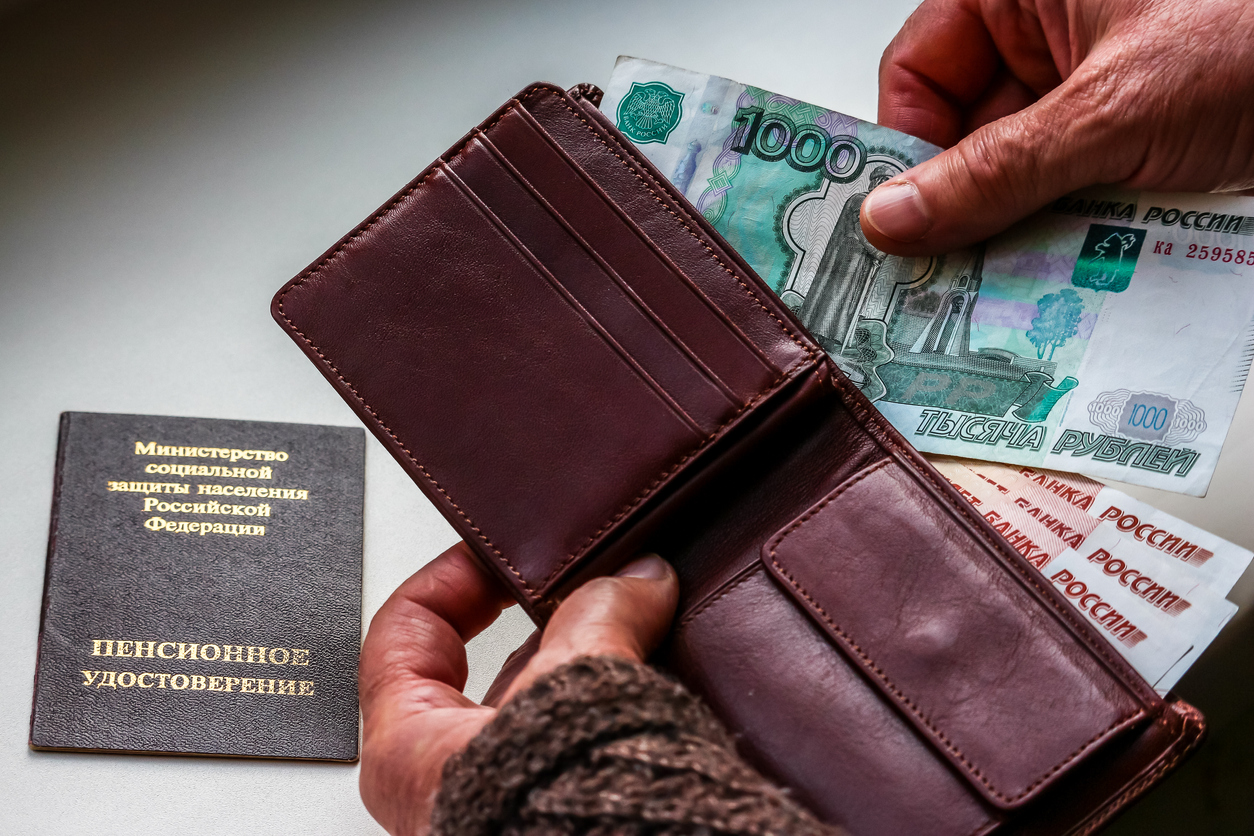 Россияне хотят получать пенсию 69 тыс. руб., на деле она в три раза ниже