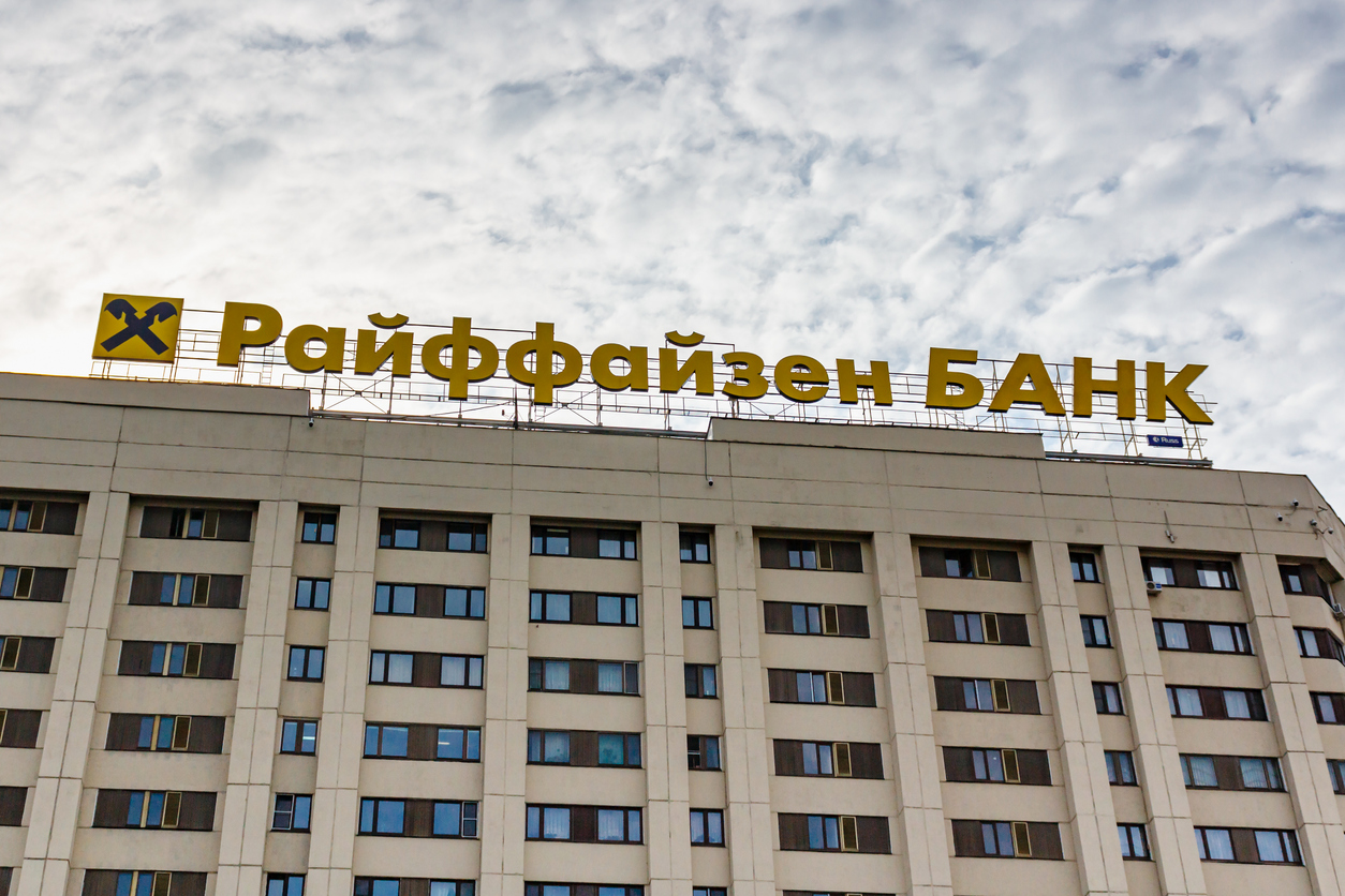 Райффайзенбанк продаст свою долю в страховой компании Райффайзен Лайф