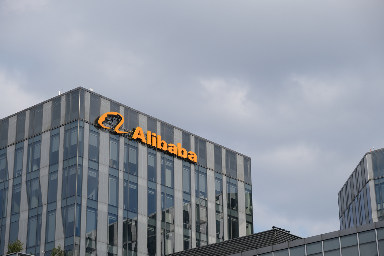Alibaba представила модель ИИ, способную сравнивать изображения и вести диалоги