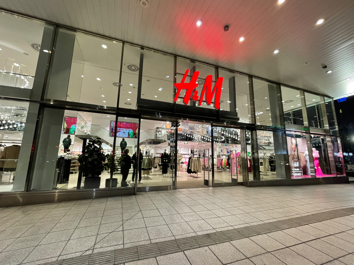 Логистический подрядчик потребовал у H&M компенсацию в размере 245 млн руб.