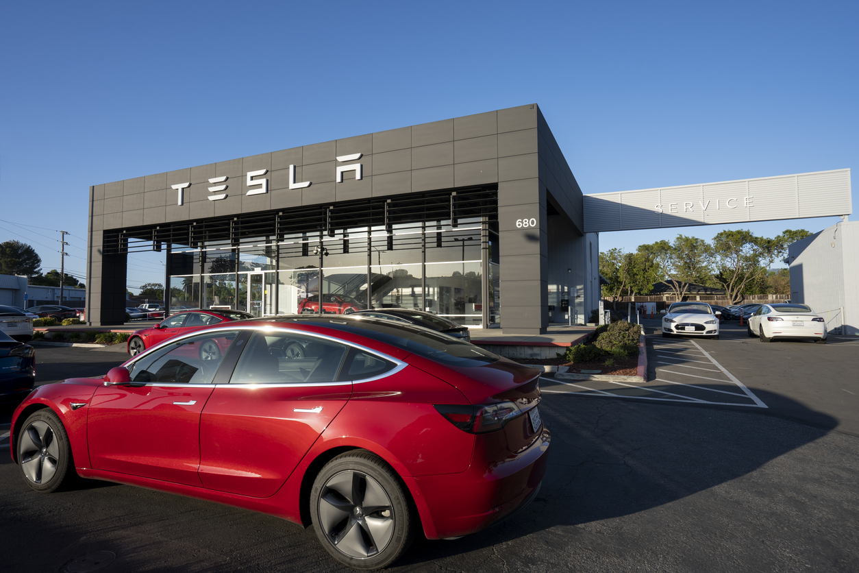 Илон Маск стал богаче на $17,9 млрд после скачка акций Tesla на 10%