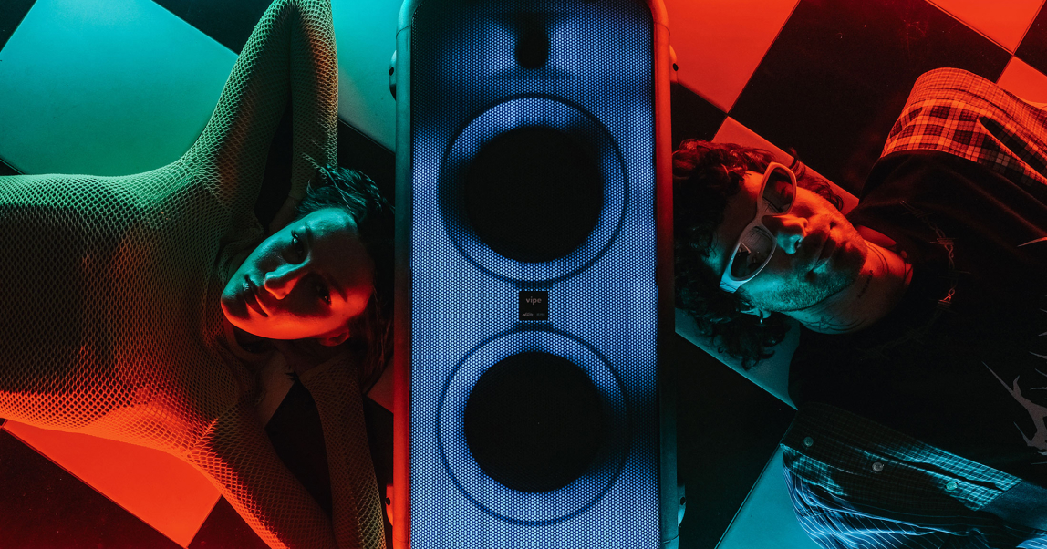 Музыка их связала: как бизнес использует звук для создания атмосферы для клиентов и вдохновения команды