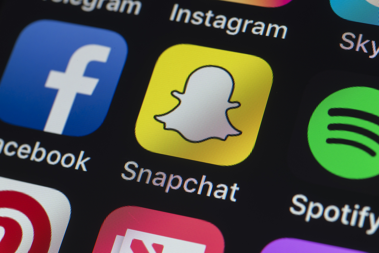 Snapchat обвинили в серии передозировок наркотиков среди подростков. Соцсеть предстанет перед судом          