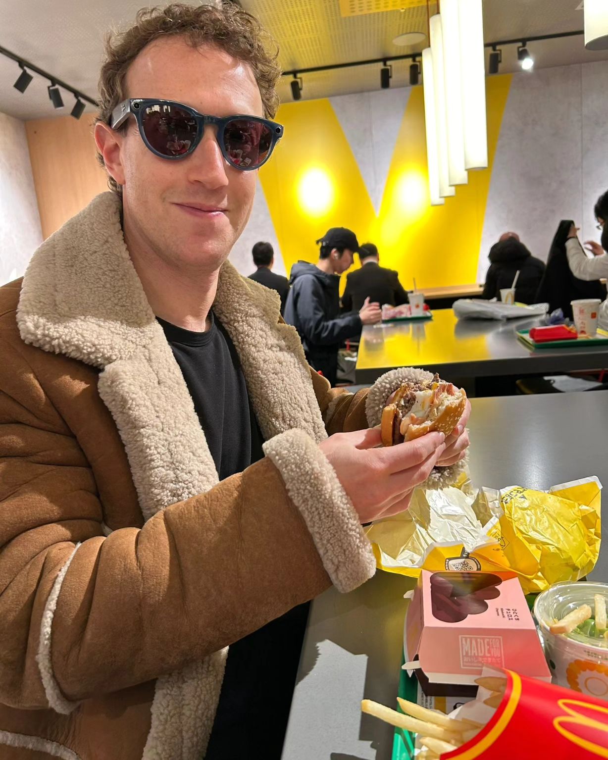 Марк Цукерберг заявил, что гамбургер из японского McDonald's заслужил звезду Мишлен          