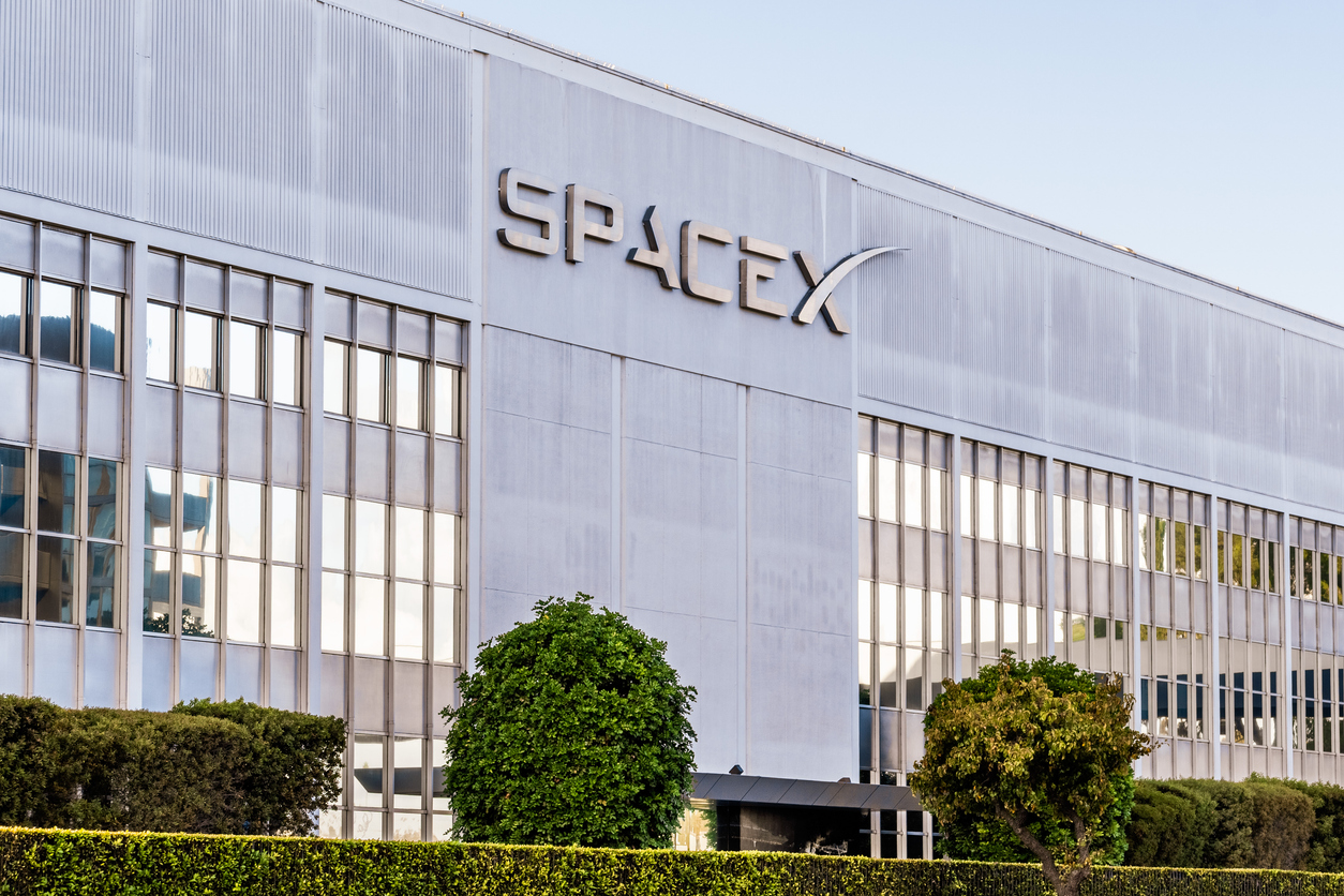 Из секретных документов SpaceX стало известно, что компания запрещает сотрудникам продавать акции из-за их поведения          