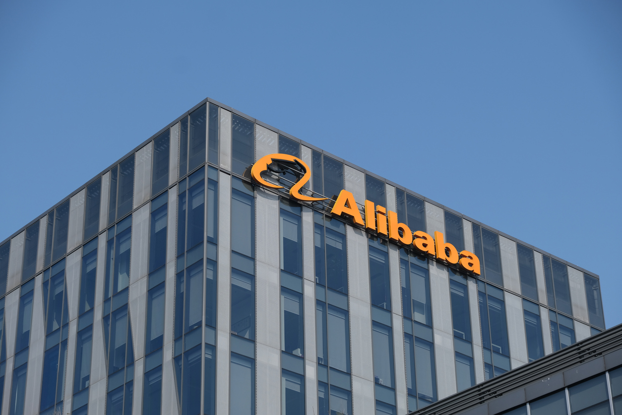Alibaba инвестировала в ИИ-стартап $800 млн. Его оценка — $2,5 млрд          
