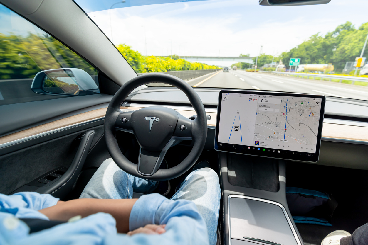 Автопилот Tesla и аналоги с автоматизированным вождением получили низкие оценки безопасности и эффективности          