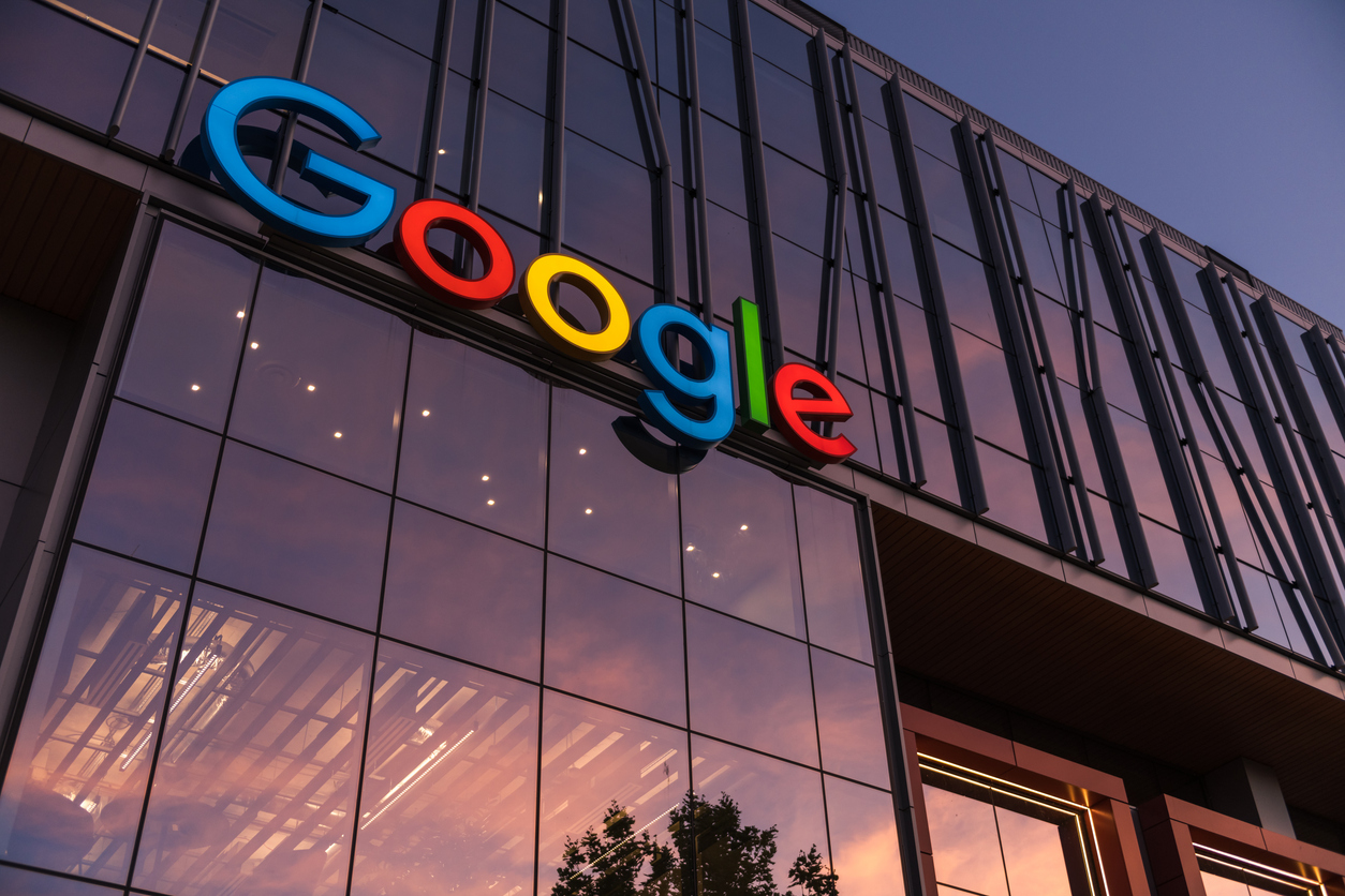 Google оштрафовали на $270 млн. Компания использовала контент СМИ для обучения ИИ          