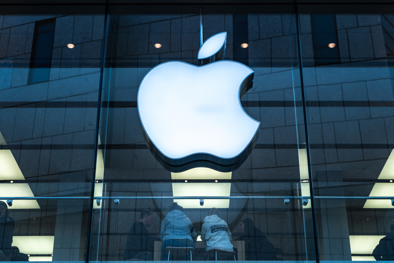 Apple получила антимонопольный иск от Минюста США и 16 прокуроров из-за iPhone          
