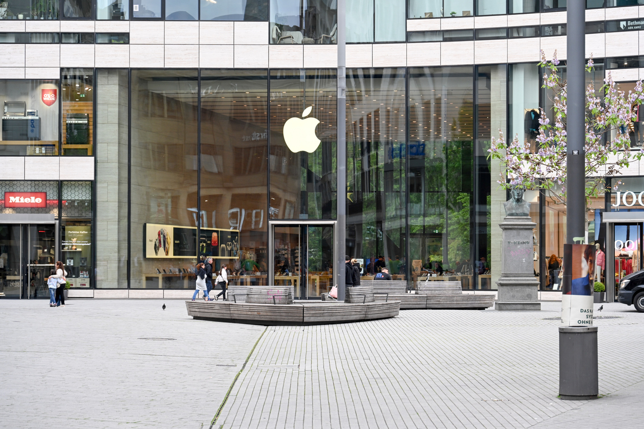 Apple объявила о прекращении производства дисплеев для часов и сокращении рабочих мест          