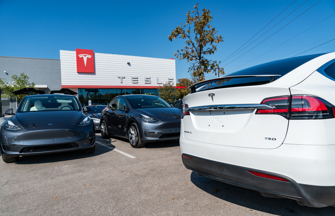 Tesla начала распродажу своих внедорожников Model Y, пытаясь уменьшить запасы и выйти в плюс          