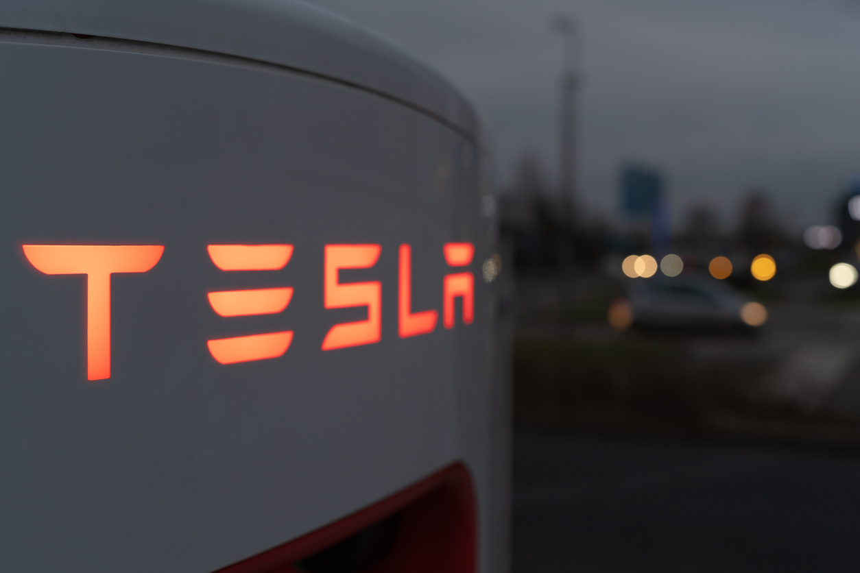 Инвесторы потребовали ответов от Илона Маска по поводу автомобиля Tesla Model 2 после отказа его выпускать          